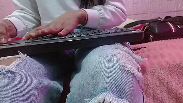 Baby_Kinky- from StripChat is Freechat