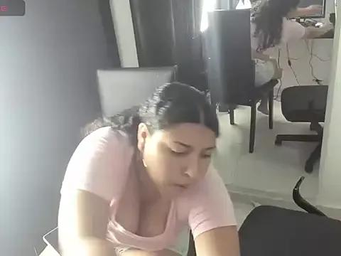 Discover our girls online shows and discover the company of countless livestreamers, with stunning shapes, sex toys and more.