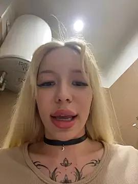 Discover our girls online shows and discover the company of countless livestreamers, with stunning shapes, sex toys and more.
