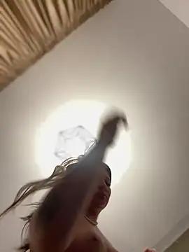 Discover our girls online shows and discover the company of countless livestreamers, with stunning shapes, sex toys and more.