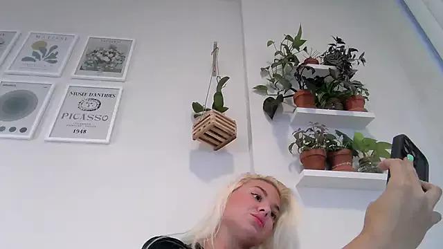 badblondebunny from StripChat