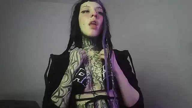 badddoll from StripChat is Freechat
