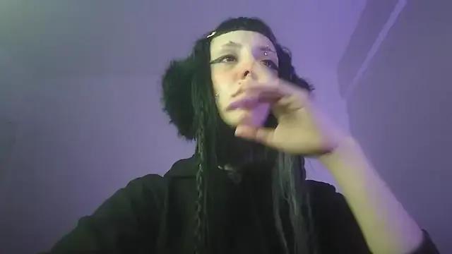 Discover our girls online shows and discover the company of countless livestreamers, with stunning shapes, sex toys and more.