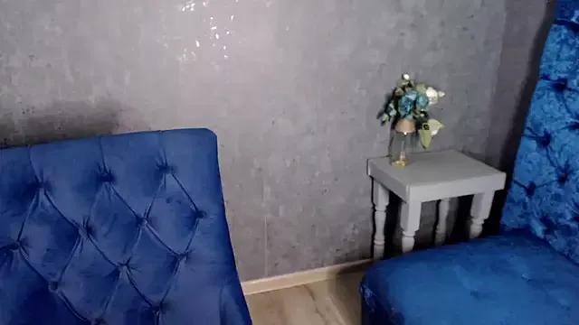 Discover our girls online shows and discover the company of countless livestreamers, with stunning shapes, sex toys and more.