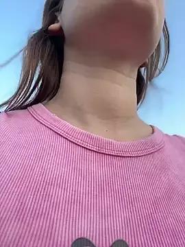 Discover our girls online shows and discover the company of countless livestreamers, with stunning shapes, sex toys and more.