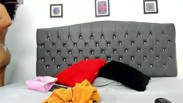 Discover our girls online shows and discover the company of countless livestreamers, with stunning shapes, sex toys and more.