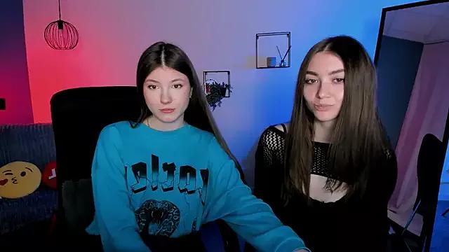 Discover our girls online shows and discover the company of countless livestreamers, with stunning shapes, sex toys and more.