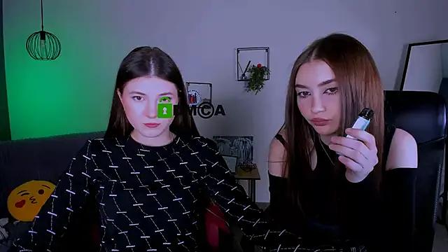 Discover our girls online shows and discover the company of countless livestreamers, with stunning shapes, sex toys and more.