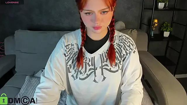 Discover our girls online shows and discover the company of countless livestreamers, with stunning shapes, sex toys and more.