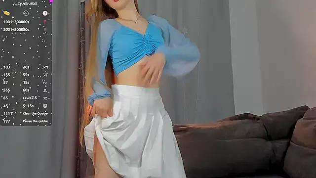 Discover our girls online shows and discover the company of countless livestreamers, with stunning shapes, sex toys and more.