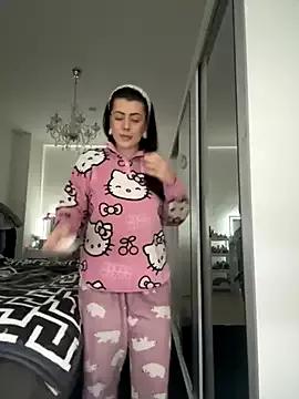 Discover our girls online shows and discover the company of countless livestreamers, with stunning shapes, sex toys and more.