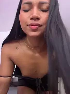 Discover our girls online shows and discover the company of countless livestreamers, with stunning shapes, sex toys and more.