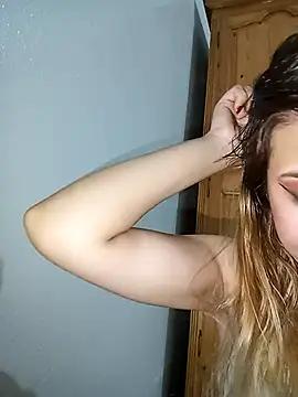 Discover our girls online shows and discover the company of countless livestreamers, with stunning shapes, sex toys and more.