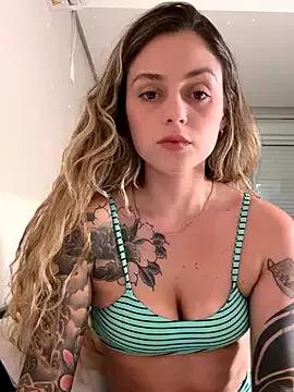 Discover our girls online shows and discover the company of countless livestreamers, with stunning shapes, sex toys and more.