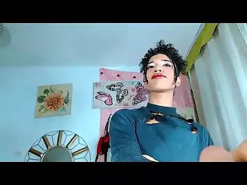 Discover our girls online shows and discover the company of countless livestreamers, with stunning shapes, sex toys and more.