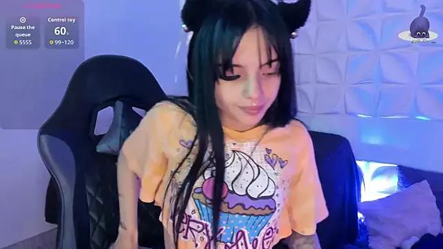 Discover our girls online shows and discover the company of countless livestreamers, with stunning shapes, sex toys and more.