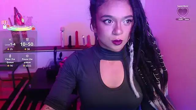 Discover our girls online shows and discover the company of countless livestreamers, with stunning shapes, sex toys and more.