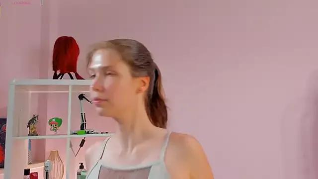 Discover our girls online shows and discover the company of countless livestreamers, with stunning shapes, sex toys and more.