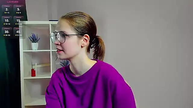 Discover our girls online shows and discover the company of countless livestreamers, with stunning shapes, sex toys and more.
