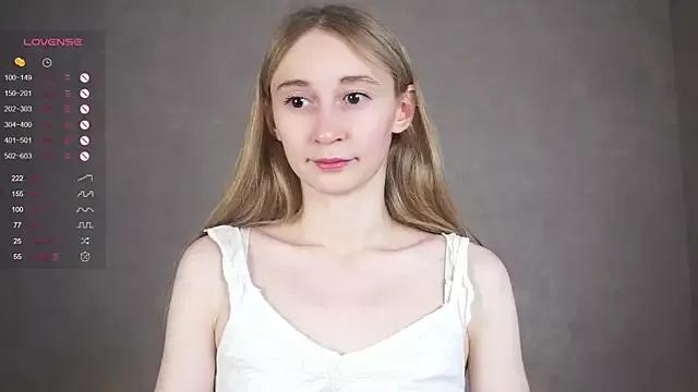 Discover our girls online shows and discover the company of countless livestreamers, with stunning shapes, sex toys and more.