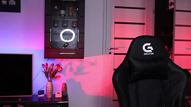 Discover our girls online shows and discover the company of countless livestreamers, with stunning shapes, sex toys and more.
