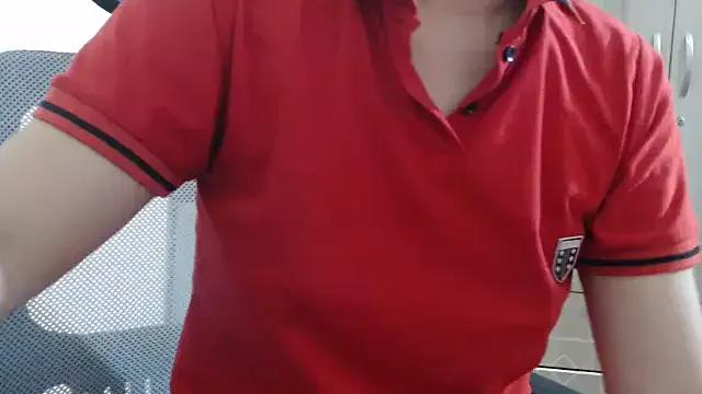 Discover our girls online shows and discover the company of countless livestreamers, with stunning shapes, sex toys and more.