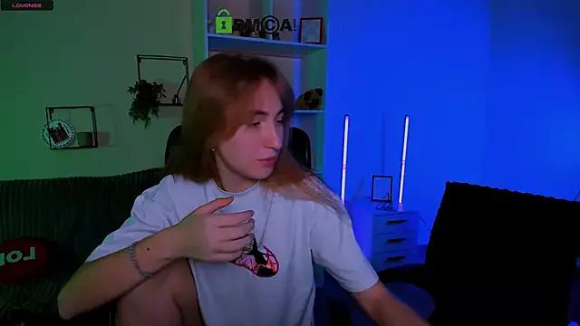 Discover our girls online shows and discover the company of countless livestreamers, with stunning shapes, sex toys and more.