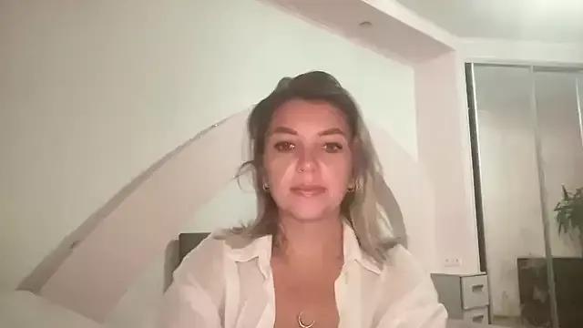 Beautysoul_ from StripChat is Freechat