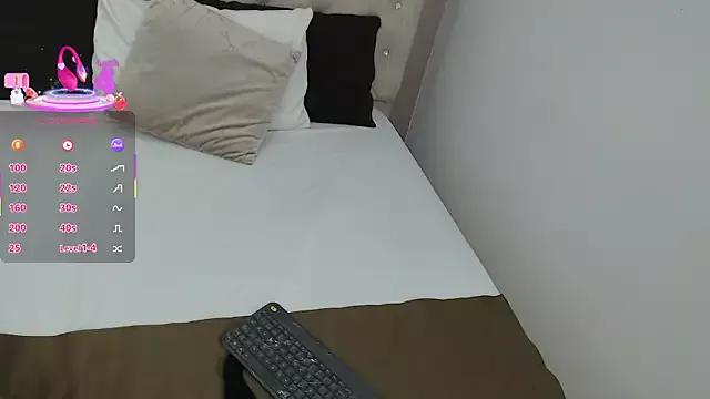 Becca_Grims from StripChat is Freechat