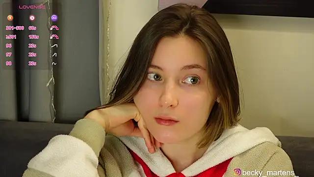 Discover our girls online shows and discover the company of countless livestreamers, with stunning shapes, sex toys and more.