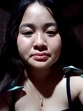 Bee-bgolden from StripChat is Freechat