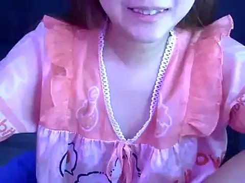 Bee_2k from StripChat
