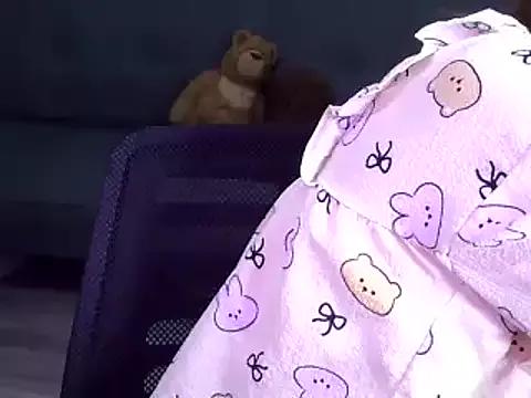 Bee_2k from StripChat