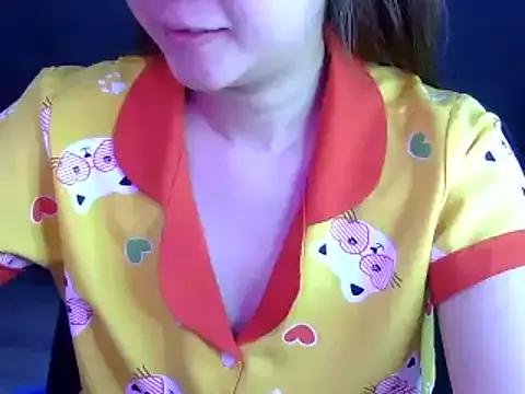Bee_2k from StripChat
