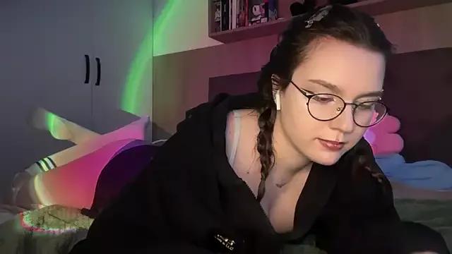 BeeBlossom from StripChat