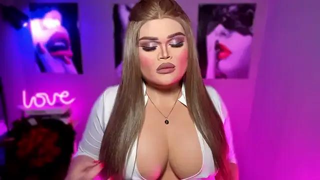 Discover our girls online shows and discover the company of countless livestreamers, with stunning shapes, sex toys and more.