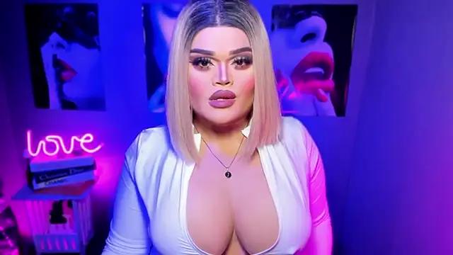 Discover our girls online shows and discover the company of countless livestreamers, with stunning shapes, sex toys and more.