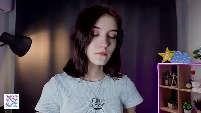 Discover our girls online shows and discover the company of countless livestreamers, with stunning shapes, sex toys and more.