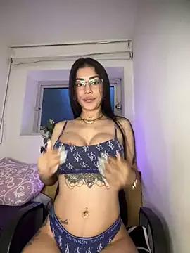 Discover our girls online shows and discover the company of countless livestreamers, with stunning shapes, sex toys and more.
