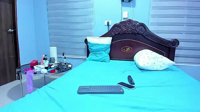 bella-black from StripChat