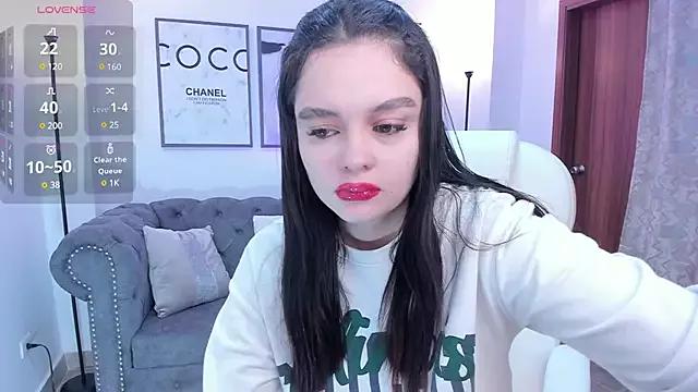 Discover our girls online shows and discover the company of countless livestreamers, with stunning shapes, sex toys and more.