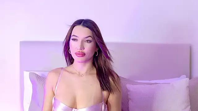 Bella-taylorr from StripChat