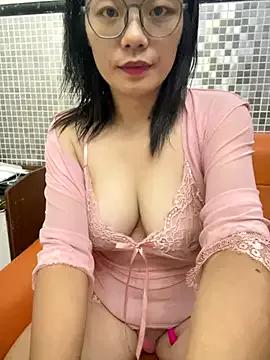 Bella0815 from StripChat