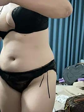 Discover our girls online shows and discover the company of countless livestreamers, with stunning shapes, sex toys and more.