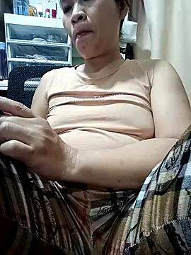 Bella2k2 from StripChat