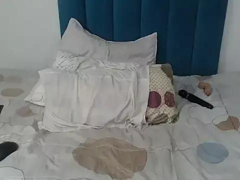 Bella_2025 from StripChat
