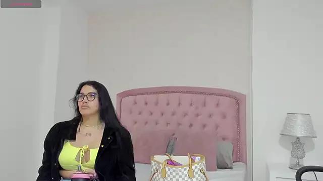Bella__Wood from StripChat
