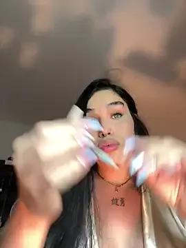 Discover our girls online shows and discover the company of countless livestreamers, with stunning shapes, sex toys and more.