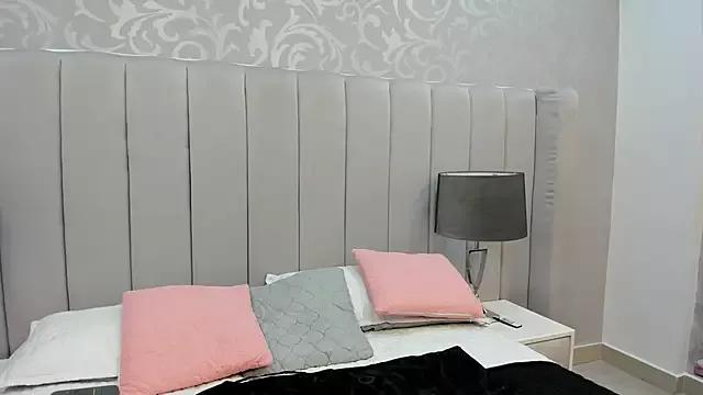 Bella_Bleu from StripChat