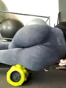 Discover our girls online shows and discover the company of countless livestreamers, with stunning shapes, sex toys and more.